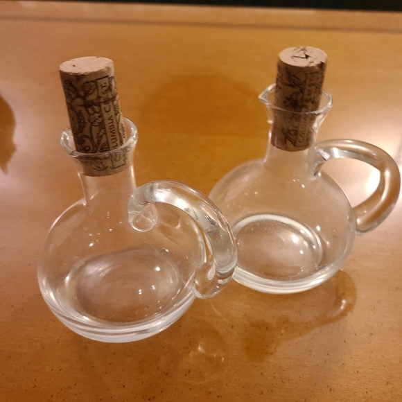 2 Glass Oil and Vinegar Cruets - Picture 5 of 5